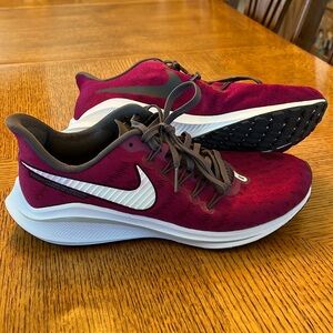 WOMENS NIKE VOMERO 14 SIZE 8.5 RUNNING SHOES